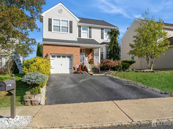 8 Ashleigh Dr, Hazlet, NJ 07730