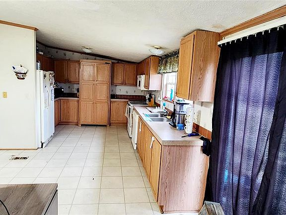 4th image of 134 Baucky Ln