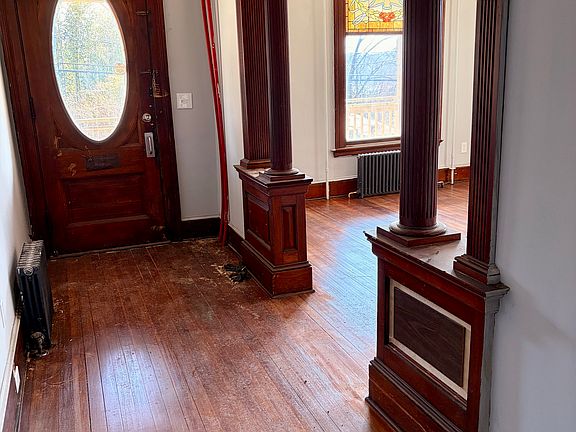 5th image of 114 Buckingham St #1
