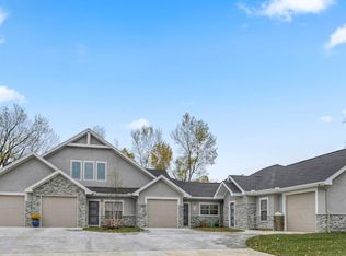 9725 Montclair Dr, Lenexa, KS 66227