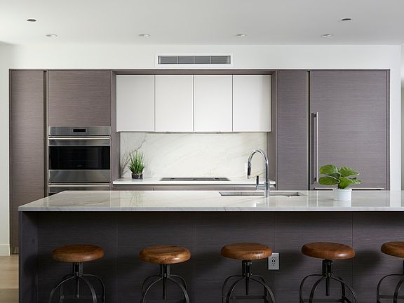 2nd image of 366 W Superior St #404