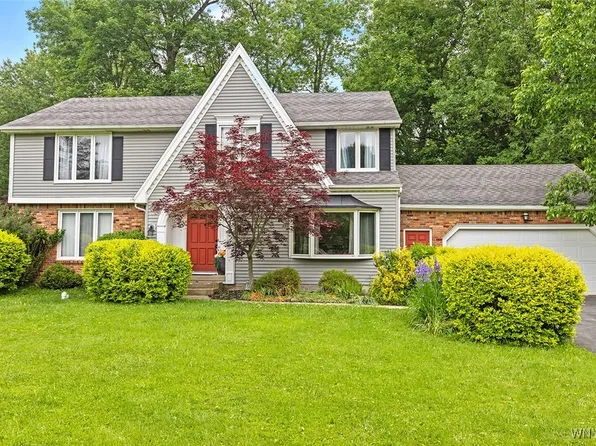 279 Wellingwood Dr, East Amherst, NY 14051