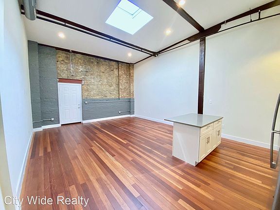 5th image of 3421-35 Richmond St #203