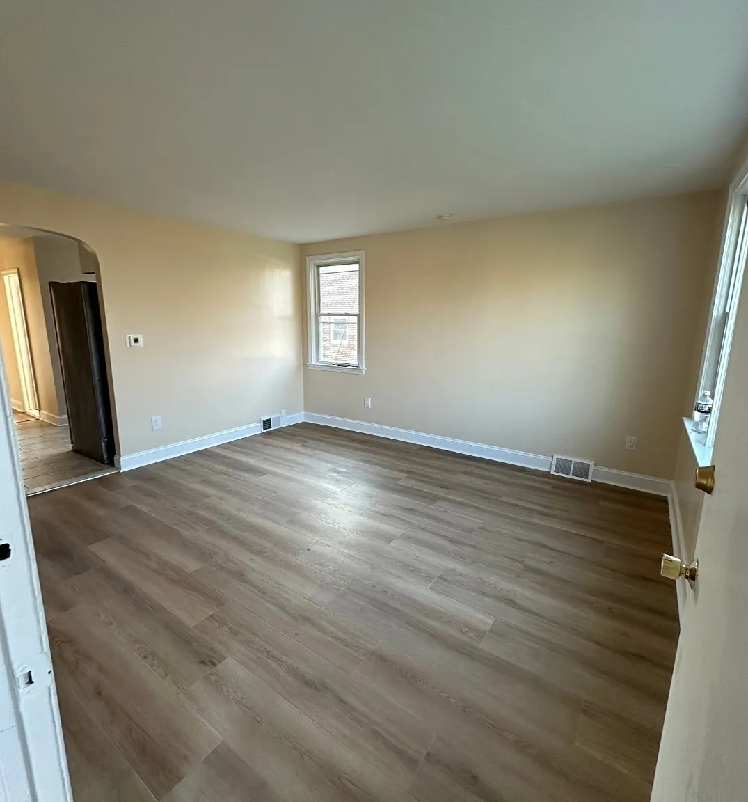 1208 Englewood St — Photo 4