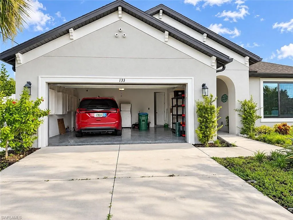 3 bed, 2.0 bath, 1984 sqft, $2,700 — Photo 3
