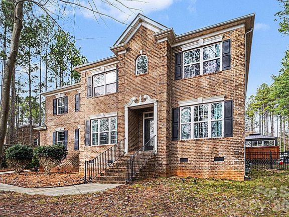 2nd image of 512 Stillwater Rd