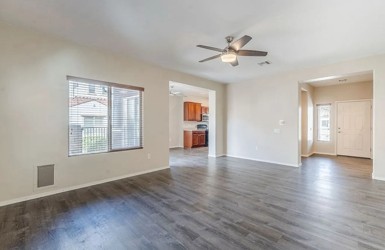 3 bed, 2.5 bath, 1653 sqft, $1,950 — Photo 4