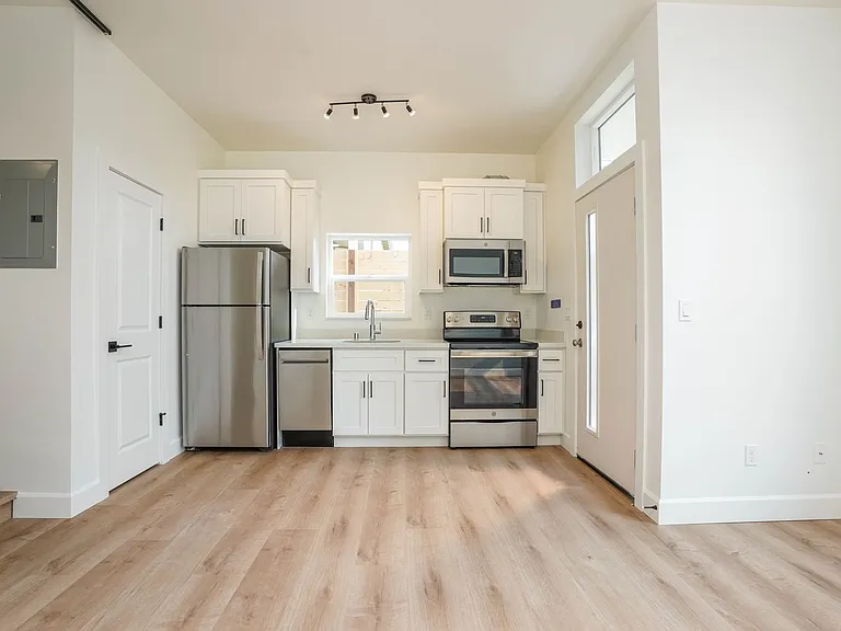 641 N. Fife St — Photo 7
