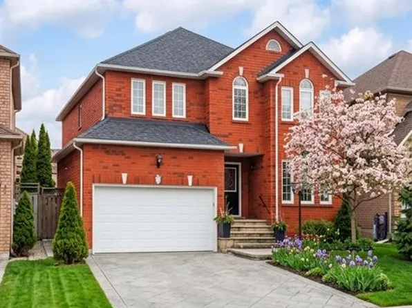 7 Finnegan Pl, Whitby, ON L1R 2G2