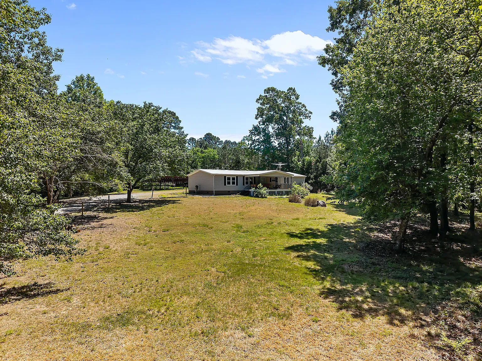 3 bed, 1769 sqft, $2,200 — Photo 1