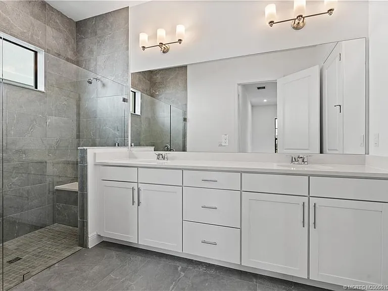 870 SW Newfield Ave — Photo 11
