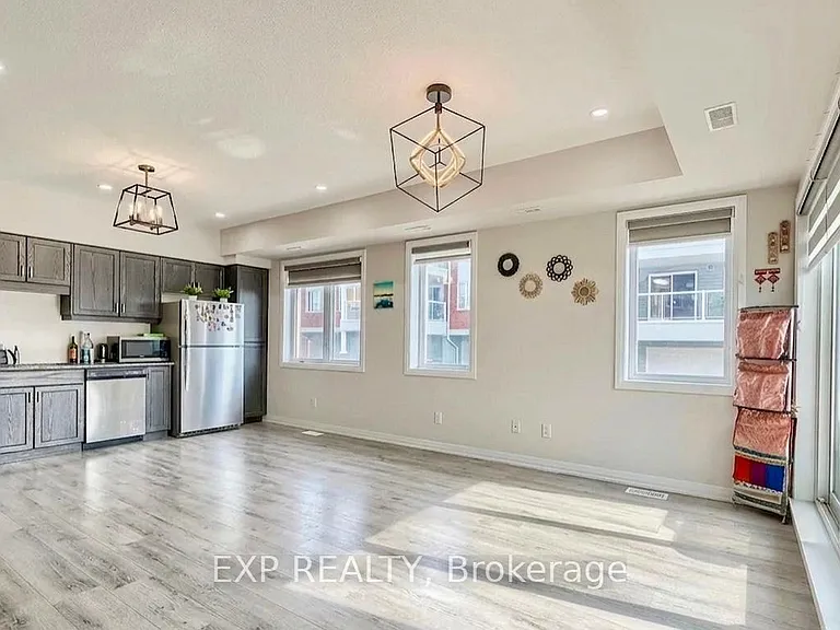 88 Seabrook Dr — Photo 2