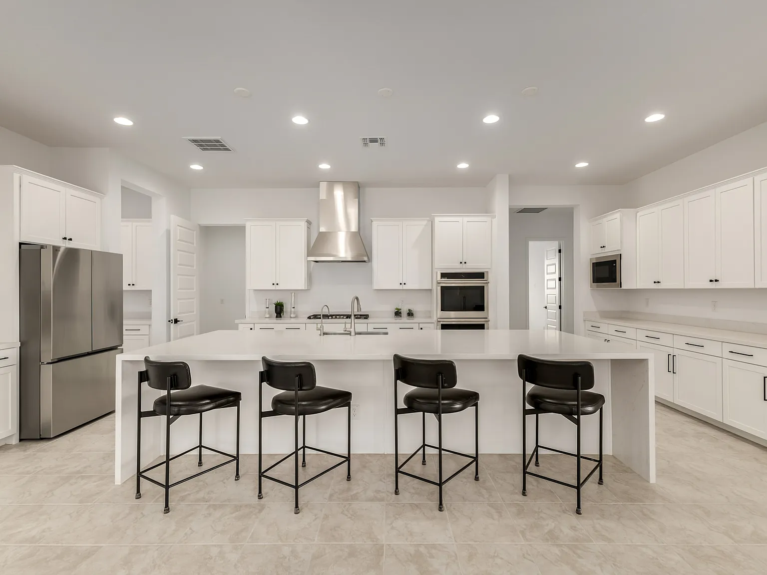 4 bed, 3073 sqft, $3,200 — Photo 3