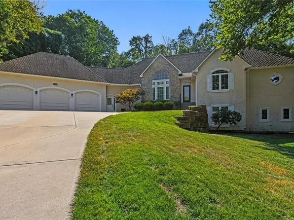 3240 S Thornbird Ave, Blue Springs, MO 64015
