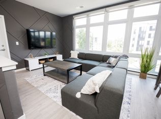 601 S 1st St #504, Champaign, IL 61820