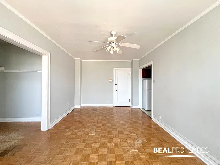 711 West Belmont — Photo 15