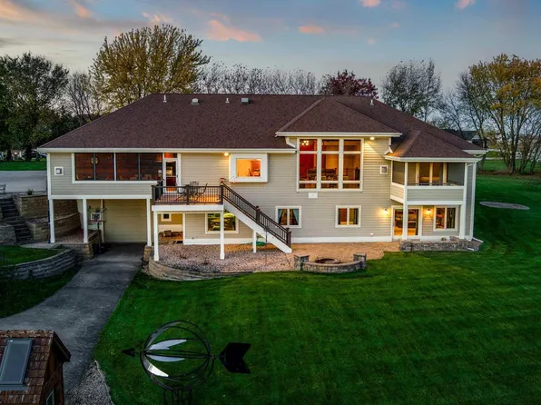 3027 Castleton Crossing, Sun Prairie, WI 53590