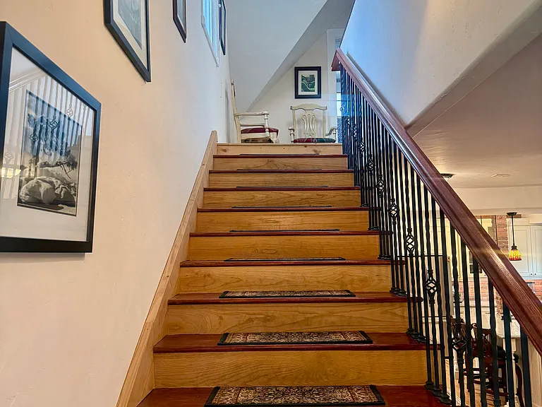 320 Oak St — Photo 6