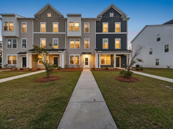 861 Recess Point Dr, Moncks Corner, SC 29461