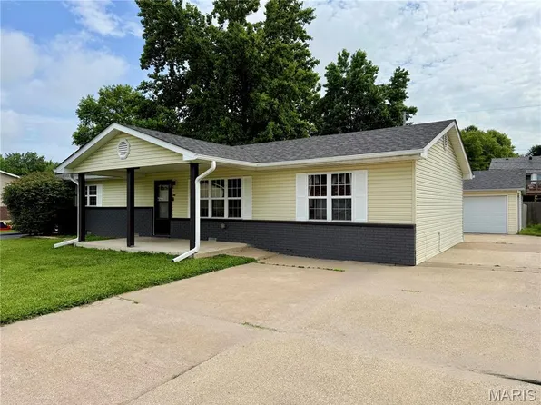 733 W Airwood Dr, East Alton, IL 62024