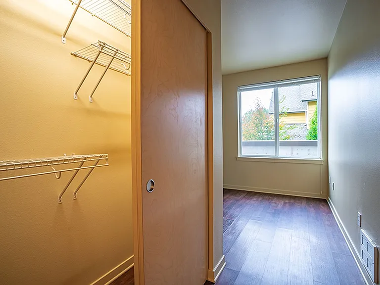 Saxe Apartments — Photo 77
