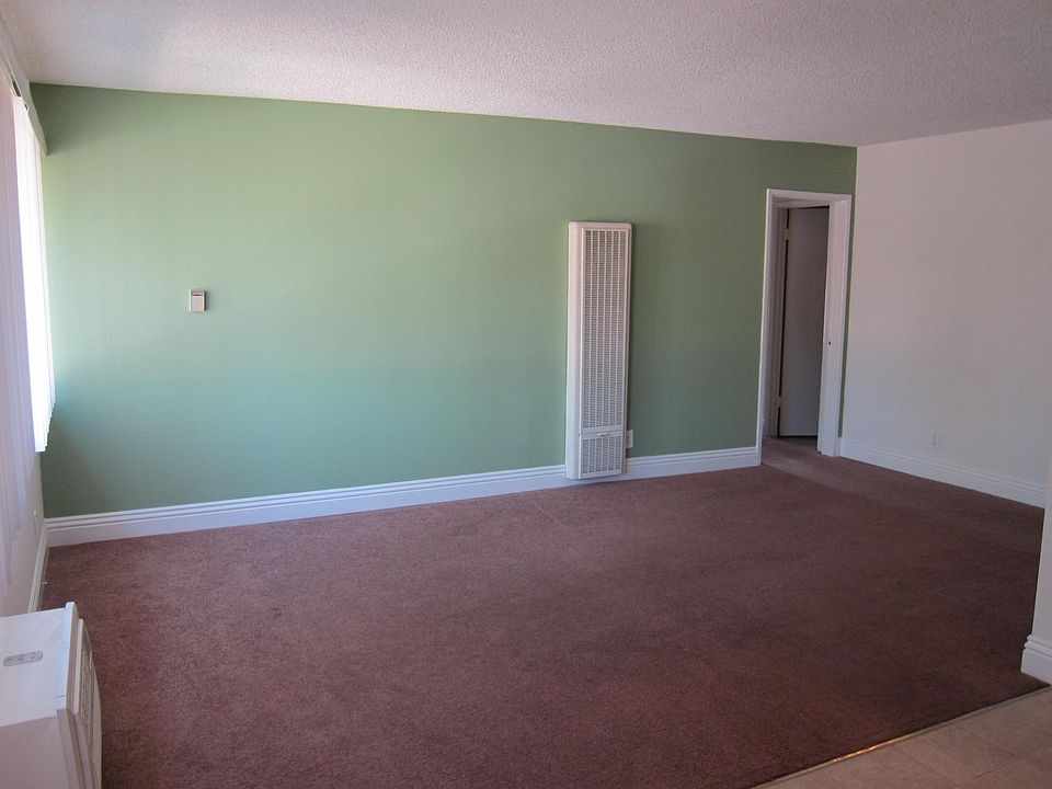 1st image of 5851 Hazeltine Ave #203
