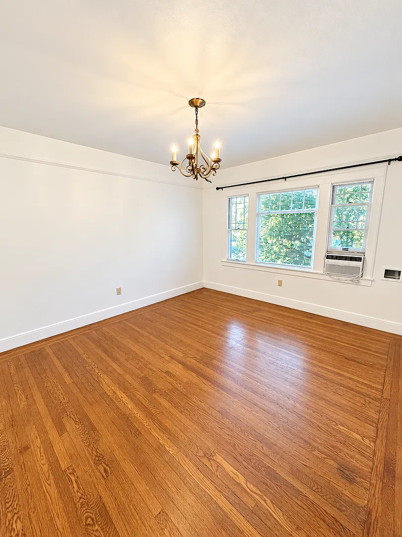 2618 O Street — Photo 4