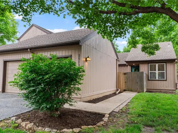 6612 Bradshaw St, Shawnee, KS 66216