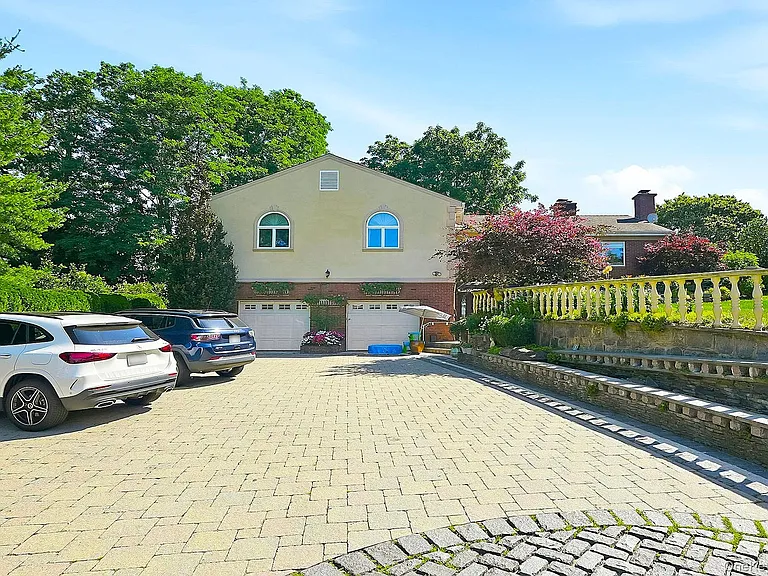 316 Gainsborg Ave #2 — Photo 2