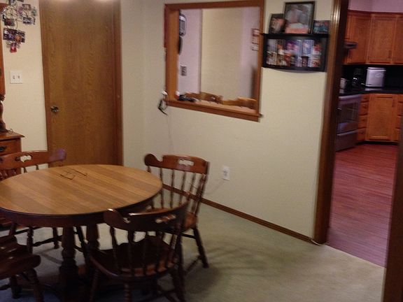 Living,looking to dining