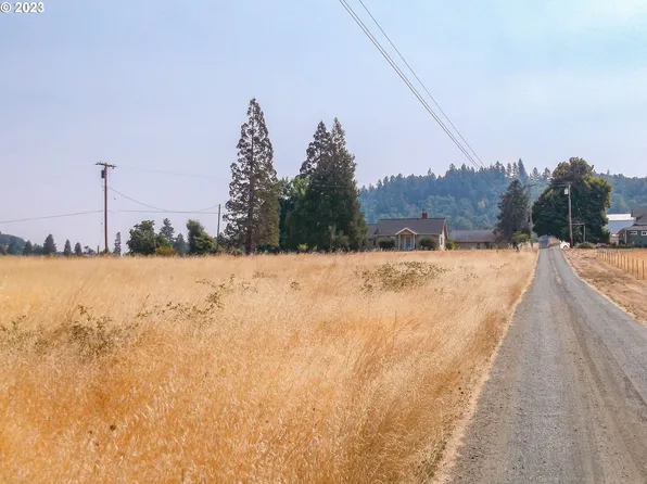 129 Hess Ln, Roseburg, OR 97471