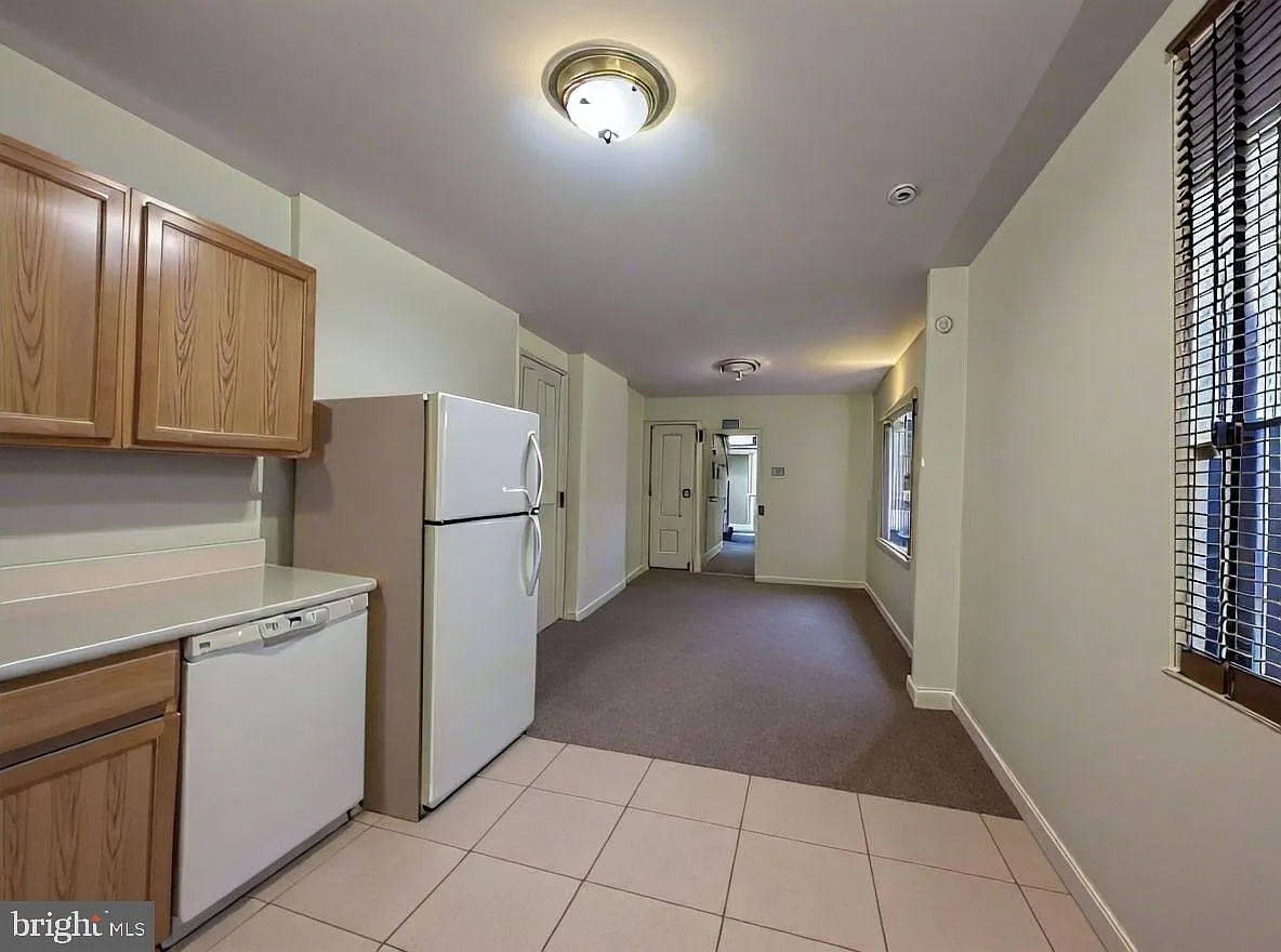 5 bed, 1374 sqft, $2,100 — Photo 3