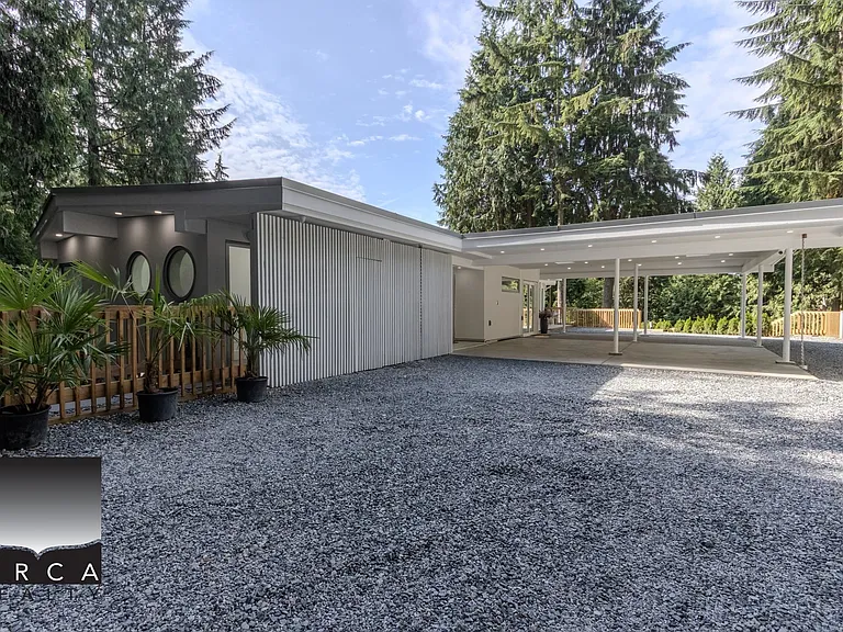 1060 Highland Dr — Photo 1