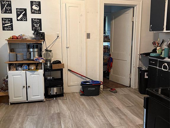 5th image of 8095 Smart St