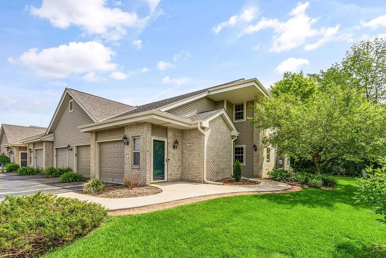 18425 Emerald DRIVE #M photo 1