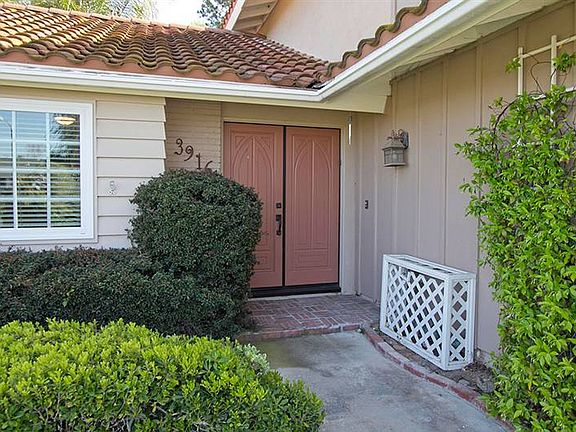 3rd image of 3916 Crown Haven Ct