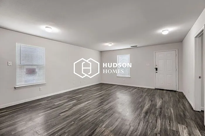4303 Jamaica St — Photo 3