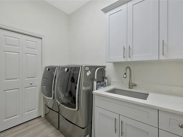 831 Sailaway Ln #203 — Photo 16