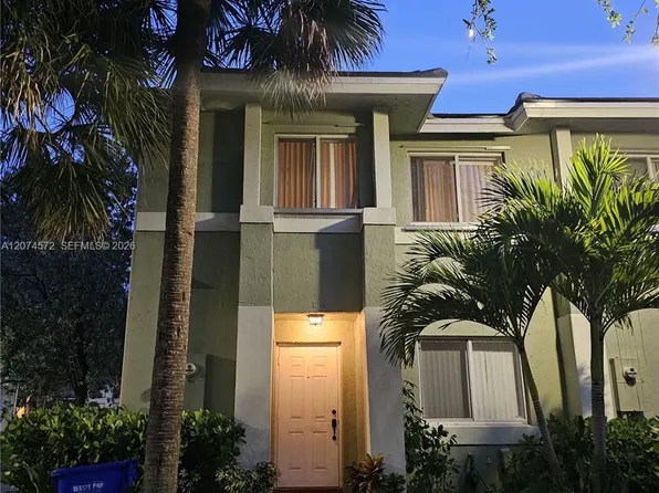 126 Hidden Court Rd Unit 27, Hollywood, FL 33023