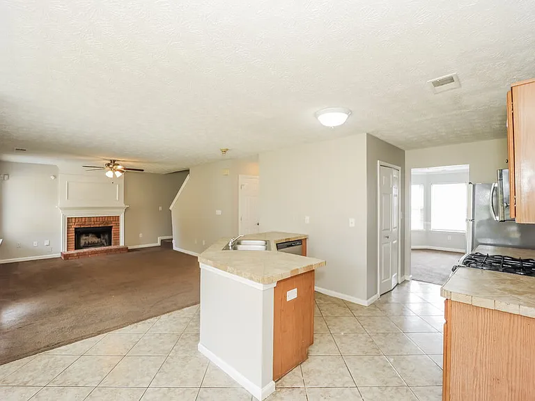 375 Birchmere Close SW — Photo 9