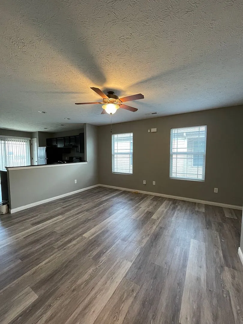 Three Bedroom Single Family Home — Photo 4