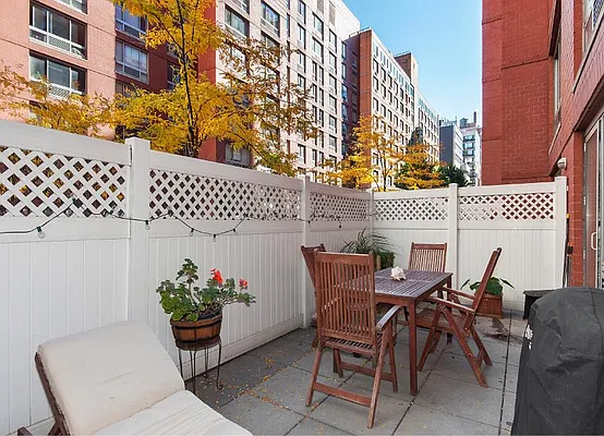 Rented by Warburg | media 21