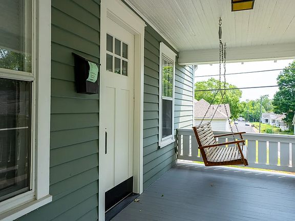 5th image of 213 E Cottage Grove Ave
