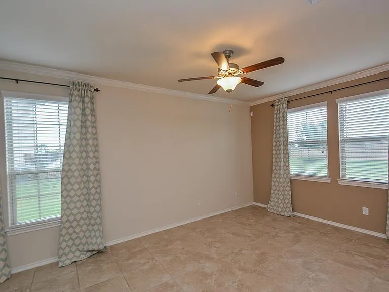 6490 Calgary Woods Ln — Photo 7