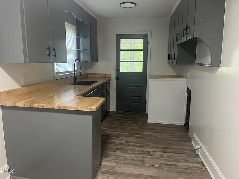 504 Powell St — Photo 7