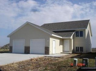 146 Erin Ct APT B, Nicollet, MN 56074