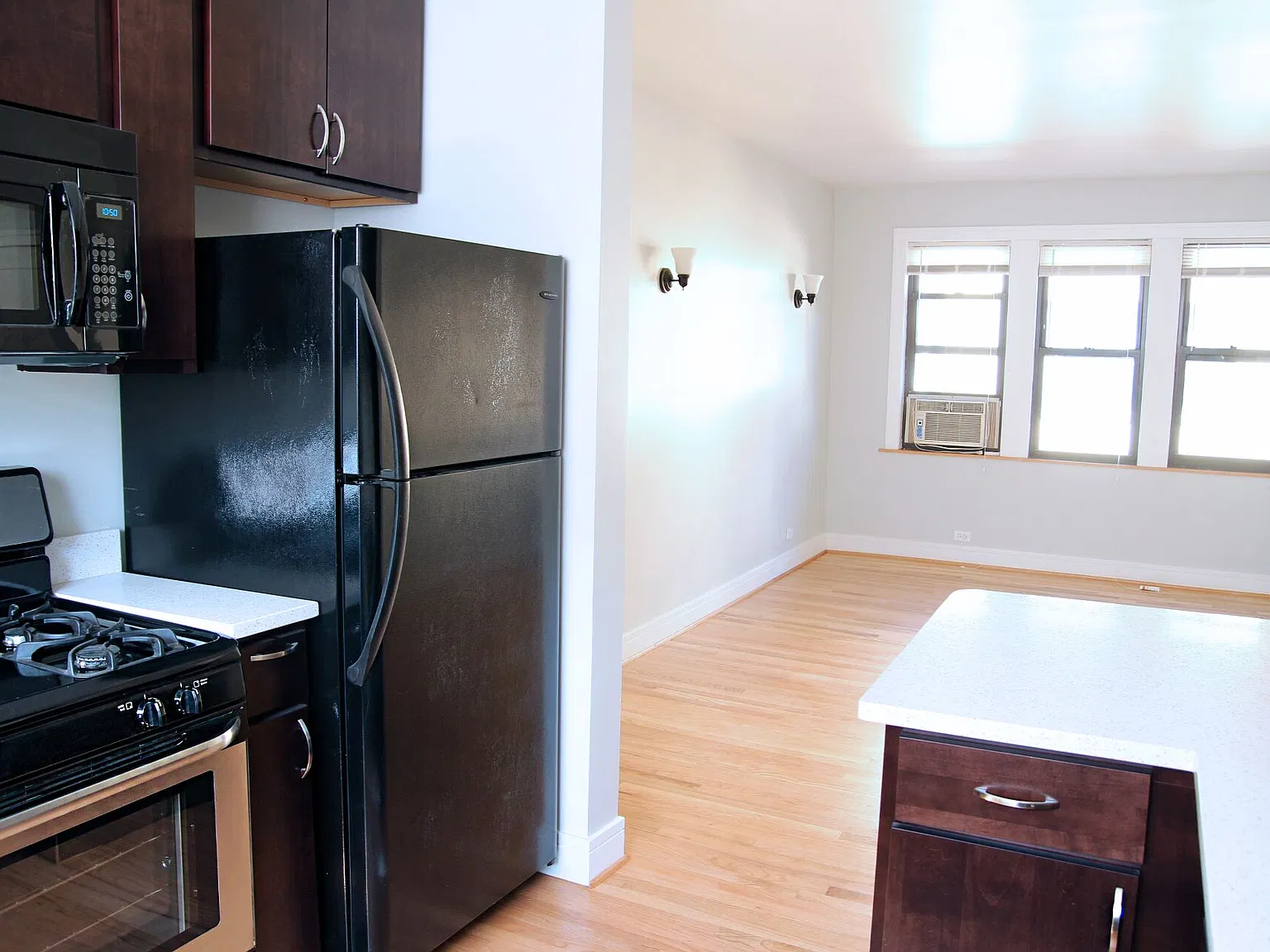 5651 N Spaulding Ave — Photo 1
