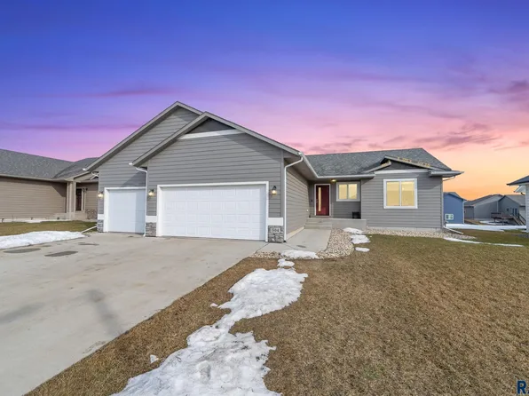 504 Marie Dr, Harrisburg, SD 57032