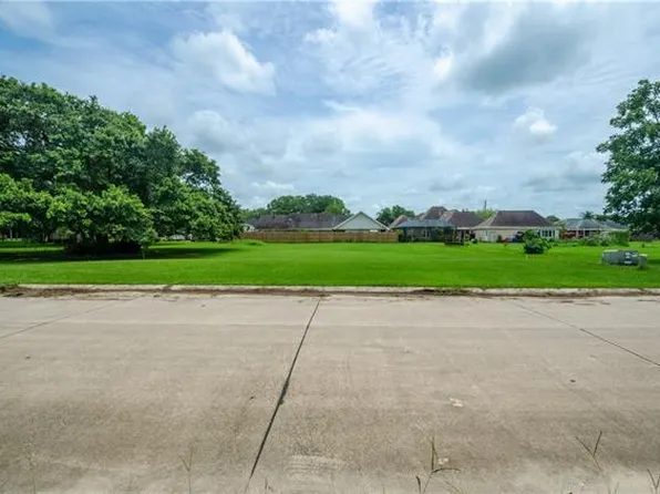 152 Pleasant Valley Dr, Des Allemands, LA 70030