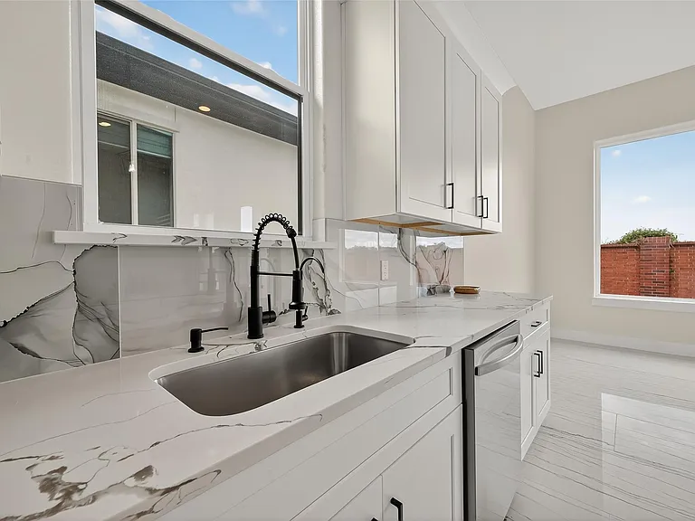 2226 Syrian St — Photo 21